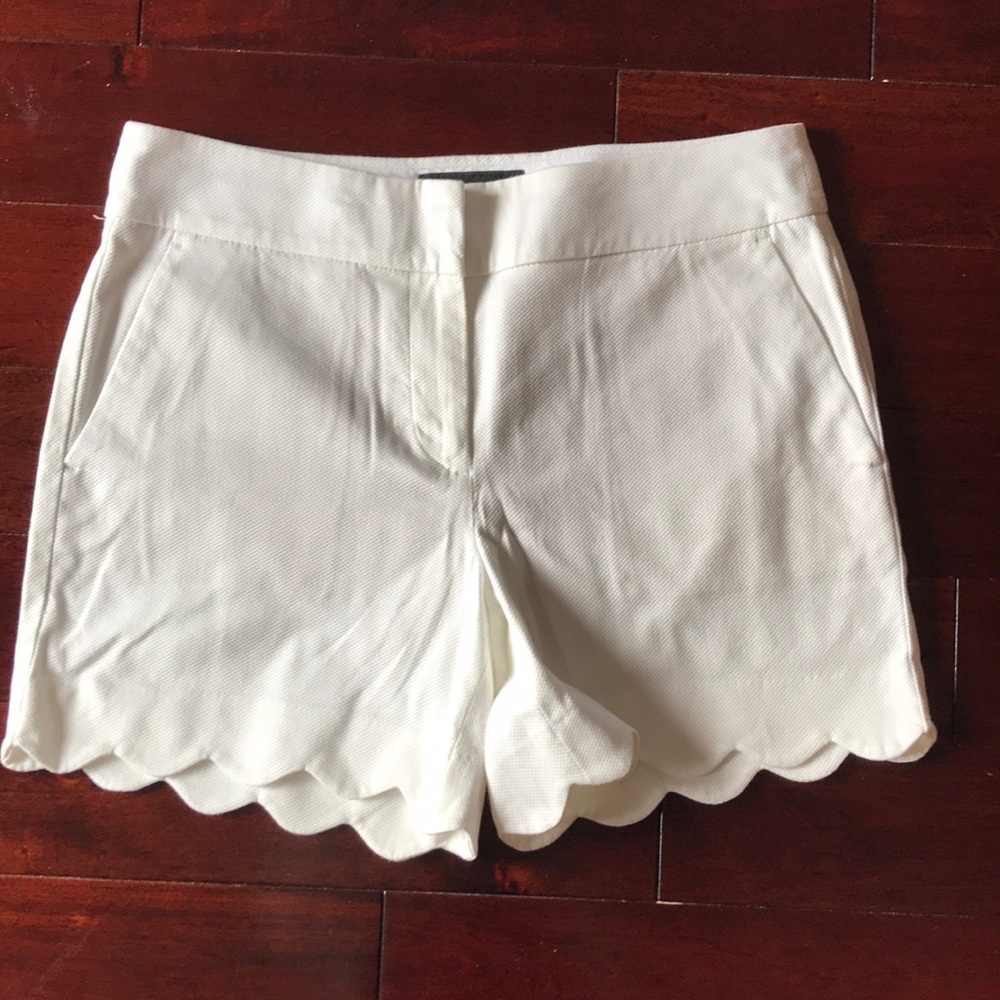 Scalloped white Talbots shorts size 2